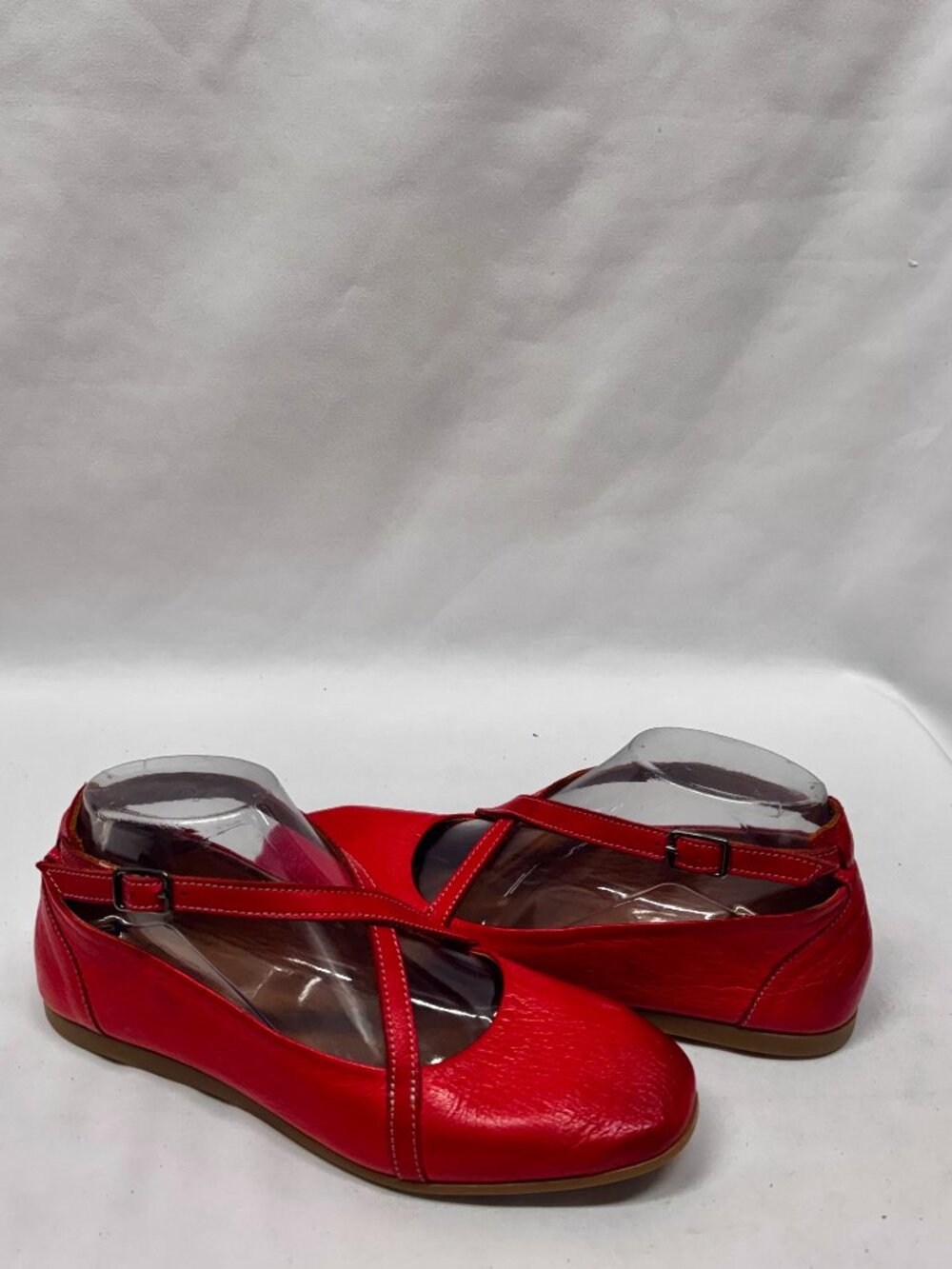 MIZ MOOZ WOMEN'S CRISS CROSS STRAPS LEATHER FLATS RED 37EU / 7US T-219